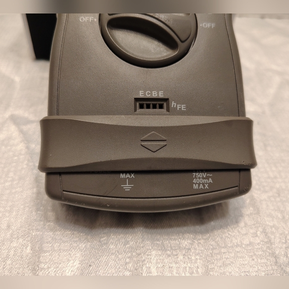 RadioShack Digital Multimeter - Picture 5 of 9